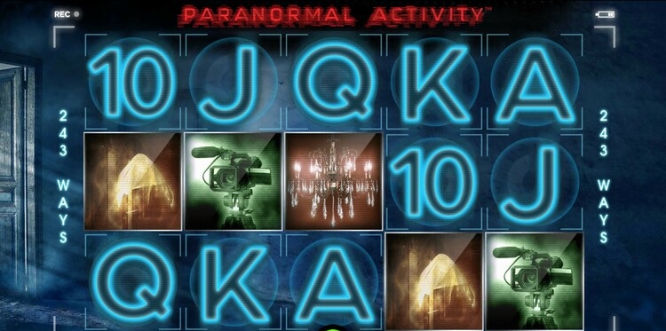 Игровое поле Paranormal Activity с символами призраков и демонов