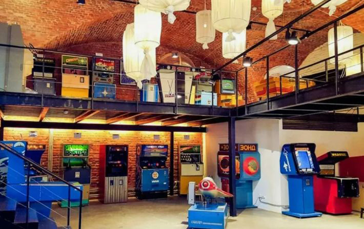 Выставка исторических игровых автоматов в современном музее