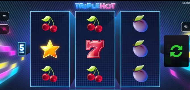 Пылающий интерфейс и фруктовые символы игрового автомата Triple Hot