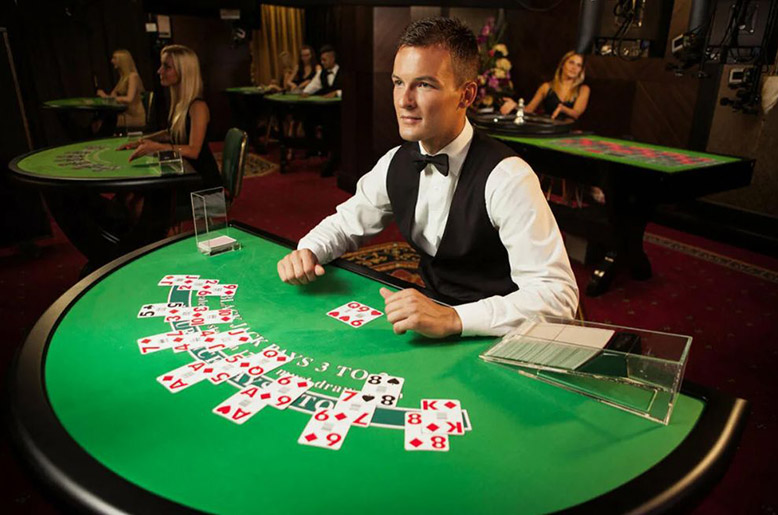 Интерфейс классического видеопокера на экране автомата